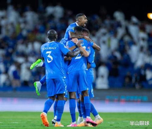 沙王冠第1轮 查巴莱vs利雅得新月下半场,查巴莱与利雅得新月激战正酣